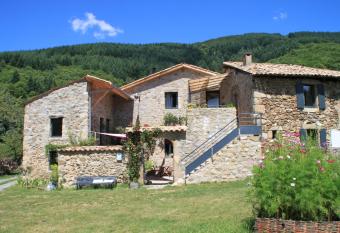 La Demeure des Maitres has Balcony rooms