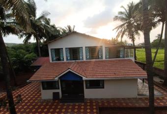 Hotel Sushegad Guhagar Beach has Balcony rooms