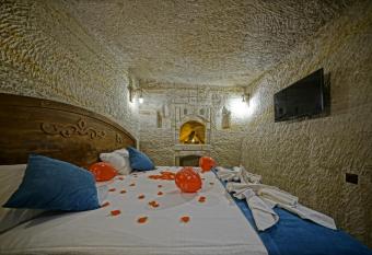 Cappa Cave Hotel has rooms with a private hot tub