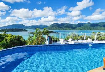 The Haven View - Airlie Beach allows 18 year olds to book a room