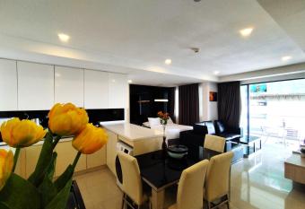 TopGenting WindyColdSty1R2B6Pax @GrdIonDelmn allows 18 year olds to book a room