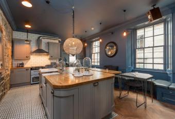 The Baxter Hostel allows 18 year olds to book a room