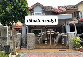 Iwan Ila Homestay has Balcony rooms