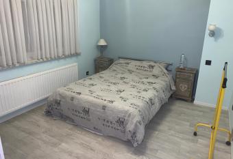 Chambre chez S  verine allows 18 year olds to book a room