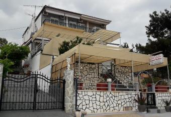 Sunset Studios has Balcony rooms