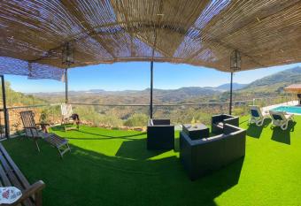 Miralvalle has Balcony rooms