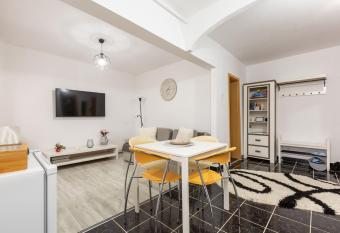 Apartament Alexandru - central has Balcony rooms