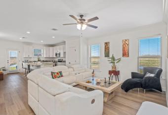 Four-bedroom house in Iowa, La has Balcony rooms
