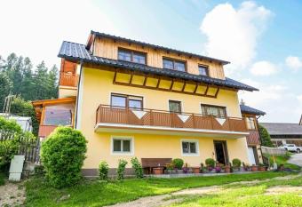Ferienwohnung Schaffer has Balcony rooms