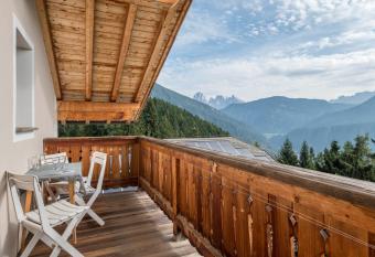 Funtnatsch Apartment Langkofel has Balcony rooms
