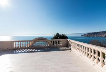 Villa Darko - VIP Accomodations allows 18 year olds to book a room