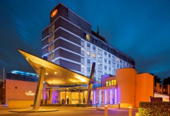 Crowne Plaza London - Gatwick Airport, an IHG Hotel allows 18 year olds to book a room