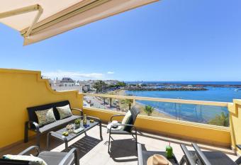 Maranuelas Beachfront 305 FP by VillaGranCanaria has Balcony rooms