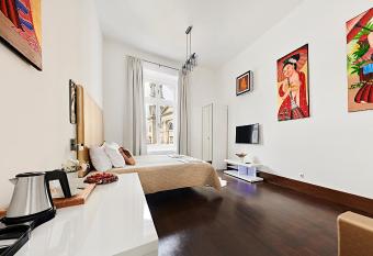 Andrassy Thai Hotel has Balcony rooms