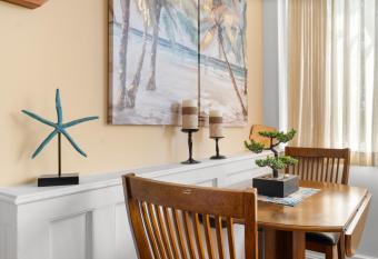 Updated condo across from Kamaole Beach Park III HSB310 has rooms with a private hot tub