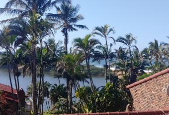 The Lagoon Flat, 53 Nkwazi Drive has Balcony rooms