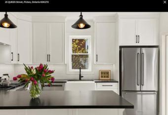 Downtown Picton 3 bedroom has Balcony rooms