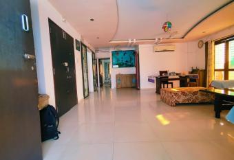 Tirth Palace has Balcony rooms