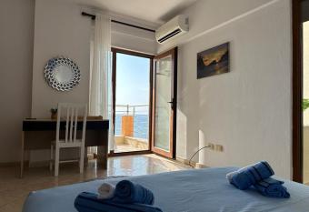 Amazing Paradise Sensation 2 Bedroom Luxury Apartment with a Jacuzzi has rooms with a private hot tub