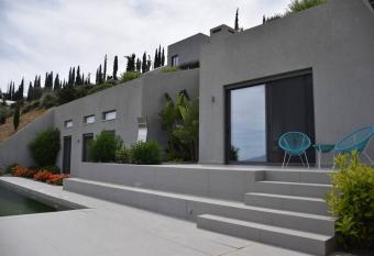 Stylish Villa - Skylodge has Balcony rooms