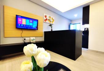 TopGenting SkyFamilyInn2R1B6Pax @GrdIonDelmn allows 18 year olds to book a room