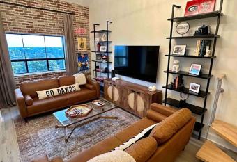 UGA Penthouse Downtown Athens Walk To Stadium allows 18 year olds to book a room