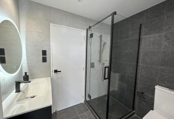 Royal Residency has rooms with a private hot tub