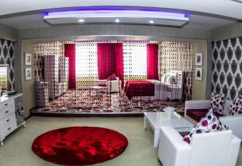 Golden Hotel has rooms with a private hot tub