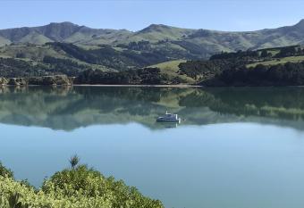 Takamatua Holiday Home allows 18 year olds to book a room