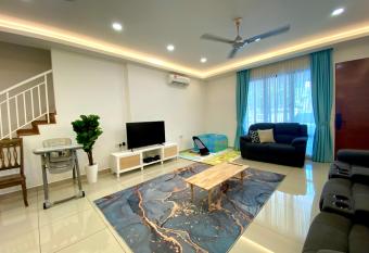 Little Boo Homestay @ Kota Warisan has Balcony rooms