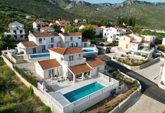 Vila Aura has Balcony rooms