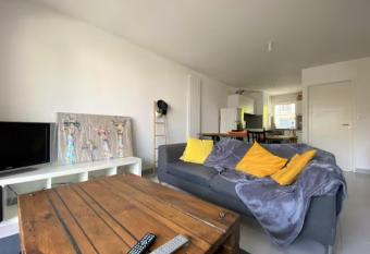 Grande chambre dans Superbe appartement lumineux avec terrasse has Balcony rooms