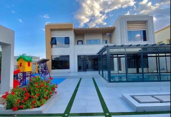                           has rooms with a private hot tub