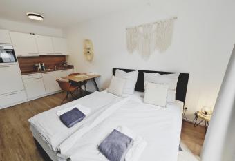 TiCasa BOHO - Zentral-Outlet-Balkon-Parkplatz-SmartTV-Unique allows 18 year olds to book a room