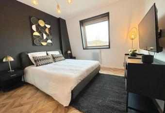 Studio Esplanade du Lac allows 18 year olds to book a room
