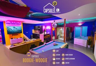 Capsule Boogie-Woogie - JACUZZI - SAUNA - BILLARD - JEUX - ECRAN G  ANT - FILET SUSPENDU - NETFLIX has rooms with a private hot tub