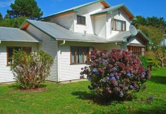 N  mada Austral allows 18 year olds to book a room