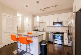 Luxury Dilworth 1BR     Near Food, Shops & Greenway has Balcony rooms