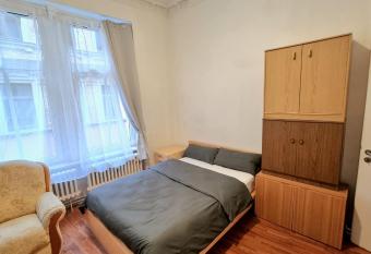 Studio Apartement in Halle allows 18 year olds to book a room