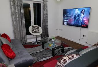 Giomakay Luxury Homes Milton Keynes allows 18 year olds to book a room