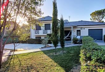 Hermoso y amplio chalet rodeado de naturaleza allows 18 year olds to book a room