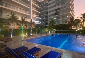 Apartamento completo vacacional has rooms with a private hot tub