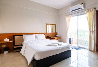 GO INN Suvarnabhumi Airport -                                                                           has Balcony rooms