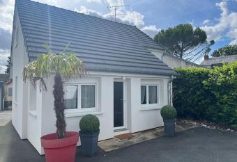 Villa Lenotre allows 18 year olds to book a room