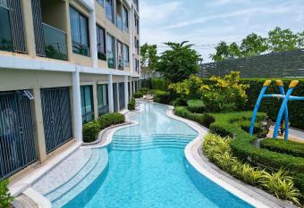 Resort Style Room Suksawat 64 Bangkok ND allows 18 year olds to book a room