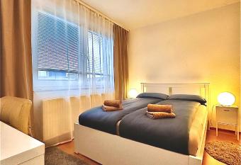 HomeZone Seelze has Balcony rooms