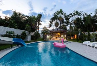 Houses of Sunny allows 18 year olds to book a room