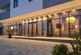 SNC Residence V has Balcony rooms