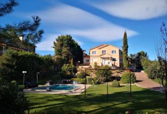 Casa Reina! allows 18 year olds to book a room