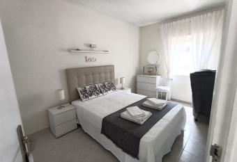 Apartamento T1, acolhedor a 2 min da praia has Balcony rooms